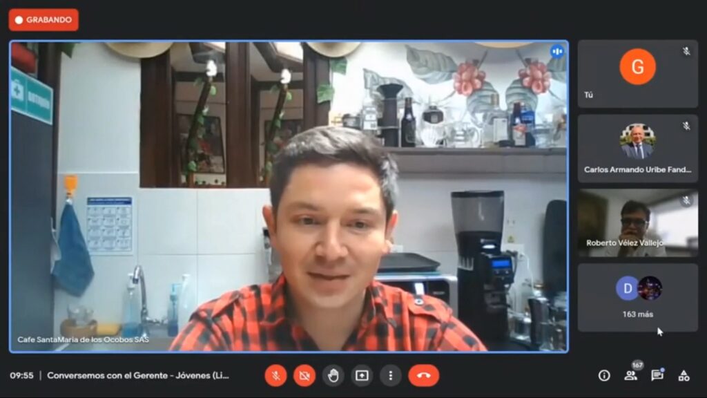 Joven cafetero en el Conversemos con el Gerente